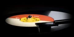 LoFi Pro 2, WARPED 45: a single on a yellow spider adapter under the tone arm