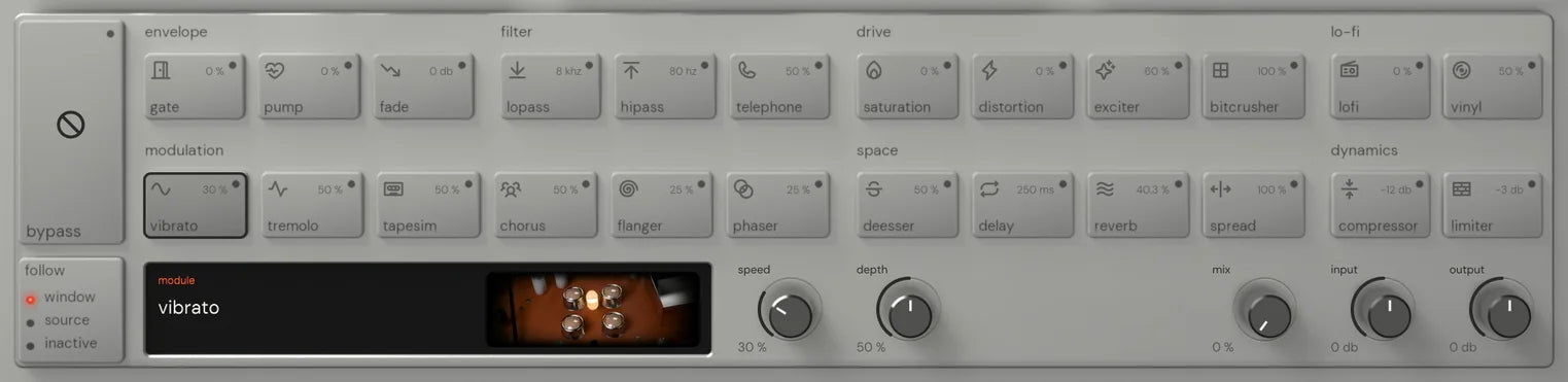 The Reverse King 3 rack on vibrato: the 24 named keys, and the module screen with its picture of the inside of a vibe unit, a lamp and photocells on its circuit board beside the speed and depth knobs